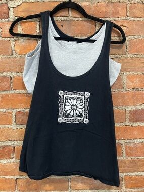 Adorable Vintage Black Floral Double Tank Top | Size L | The Body Co